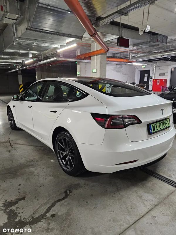 Tesla Model 3 - 4