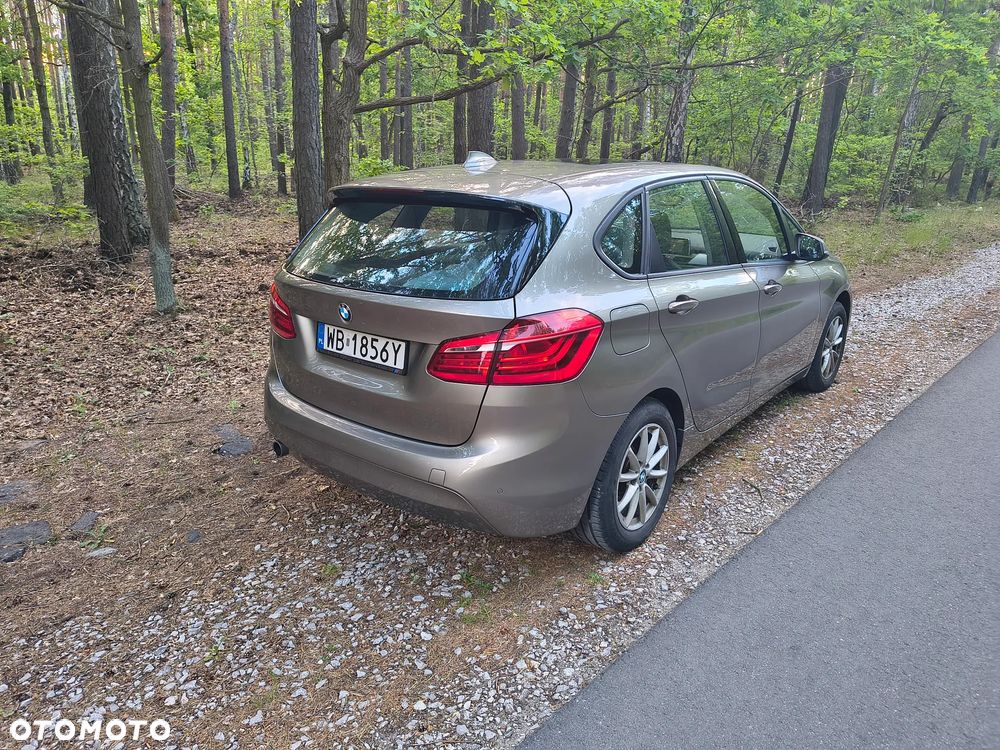 BMW Seria 2 218d - 9