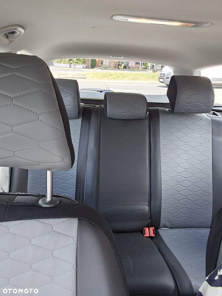 Volkswagen Passat 2.0 TDI Comfortline - 14