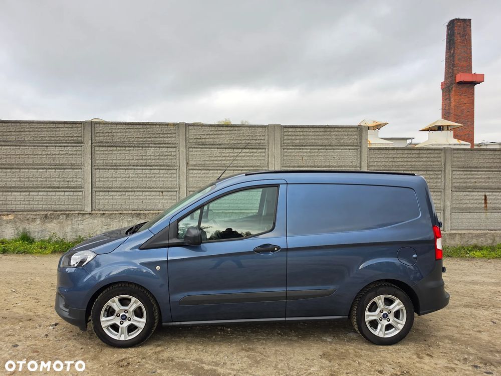 Ford Transit Courier - 30