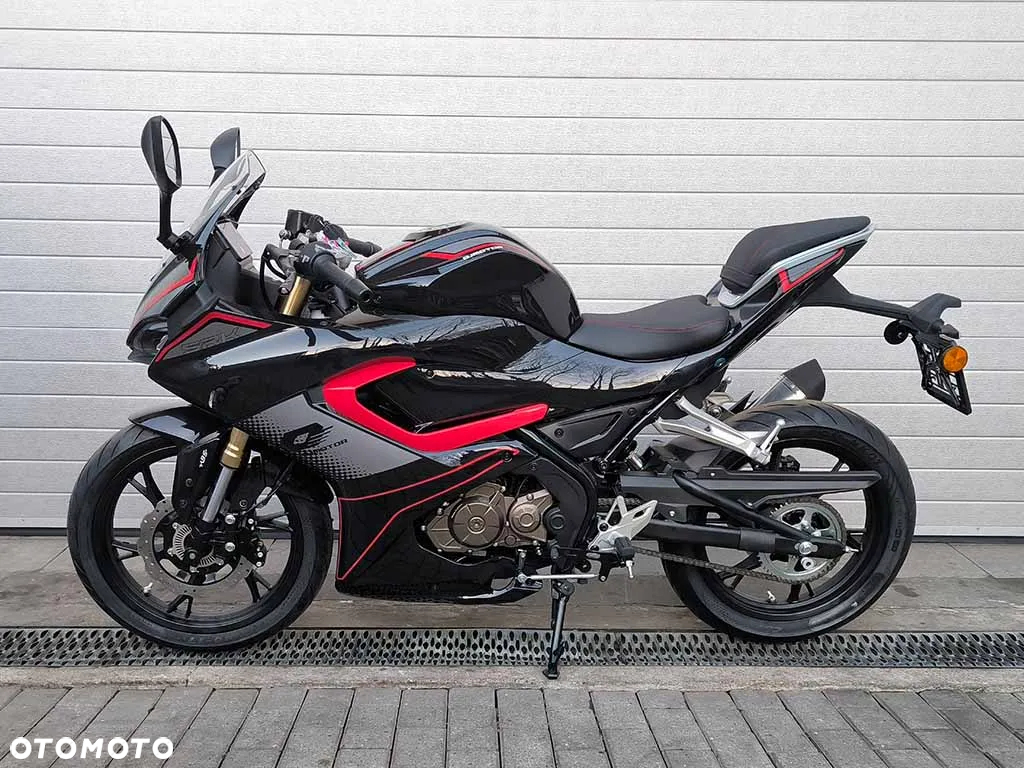 QJMOTOR SRK 125R - 2