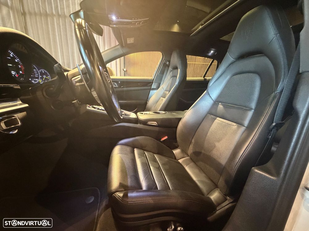 Porsche Panamera Sport Turismo 4 E-Hybrid Platinum Edition - 26