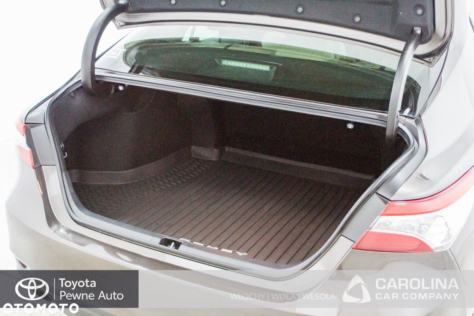 Toyota Camry - 16