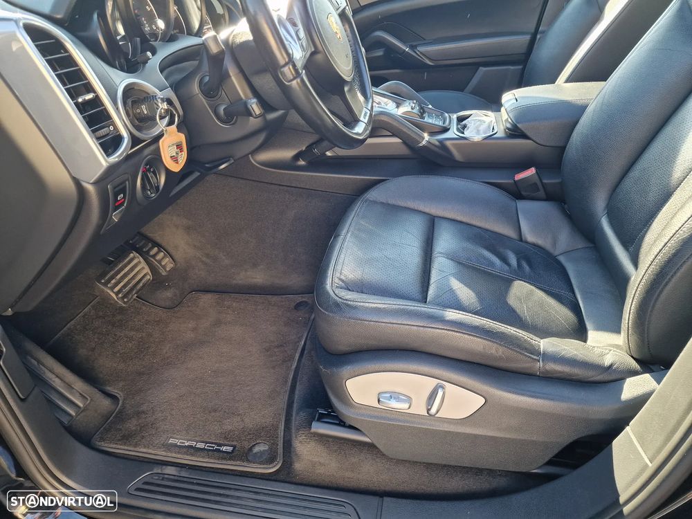 Porsche Cayenne II Platinum Edition - 26