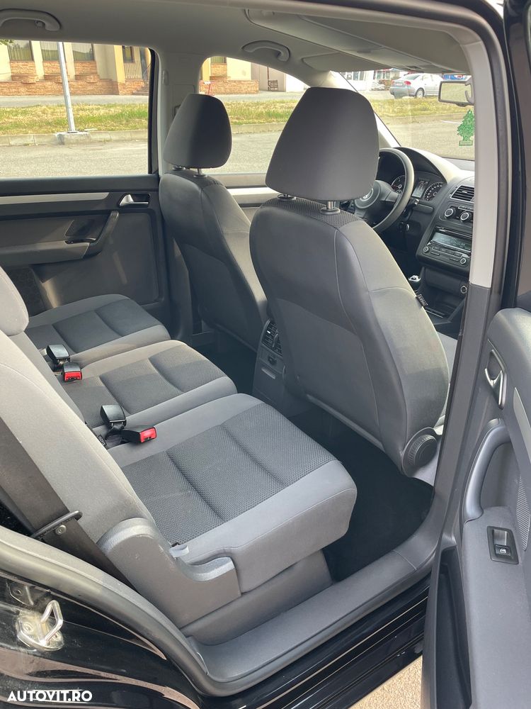 Volkswagen Touran - 11
