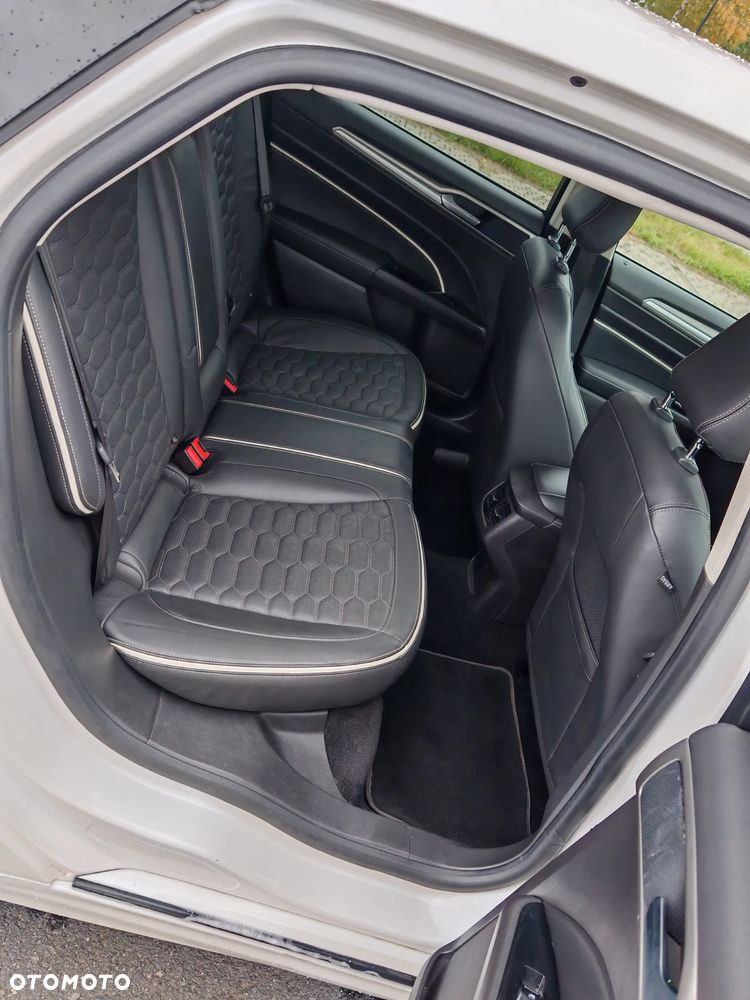 Ford Mondeo 2.0 Hybrid Vignale - 12