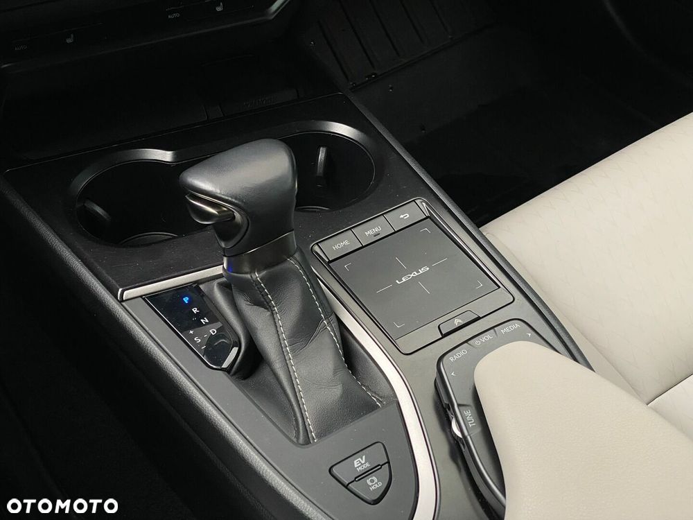 Lexus UX 250h GPF F Impression 2WD - 23