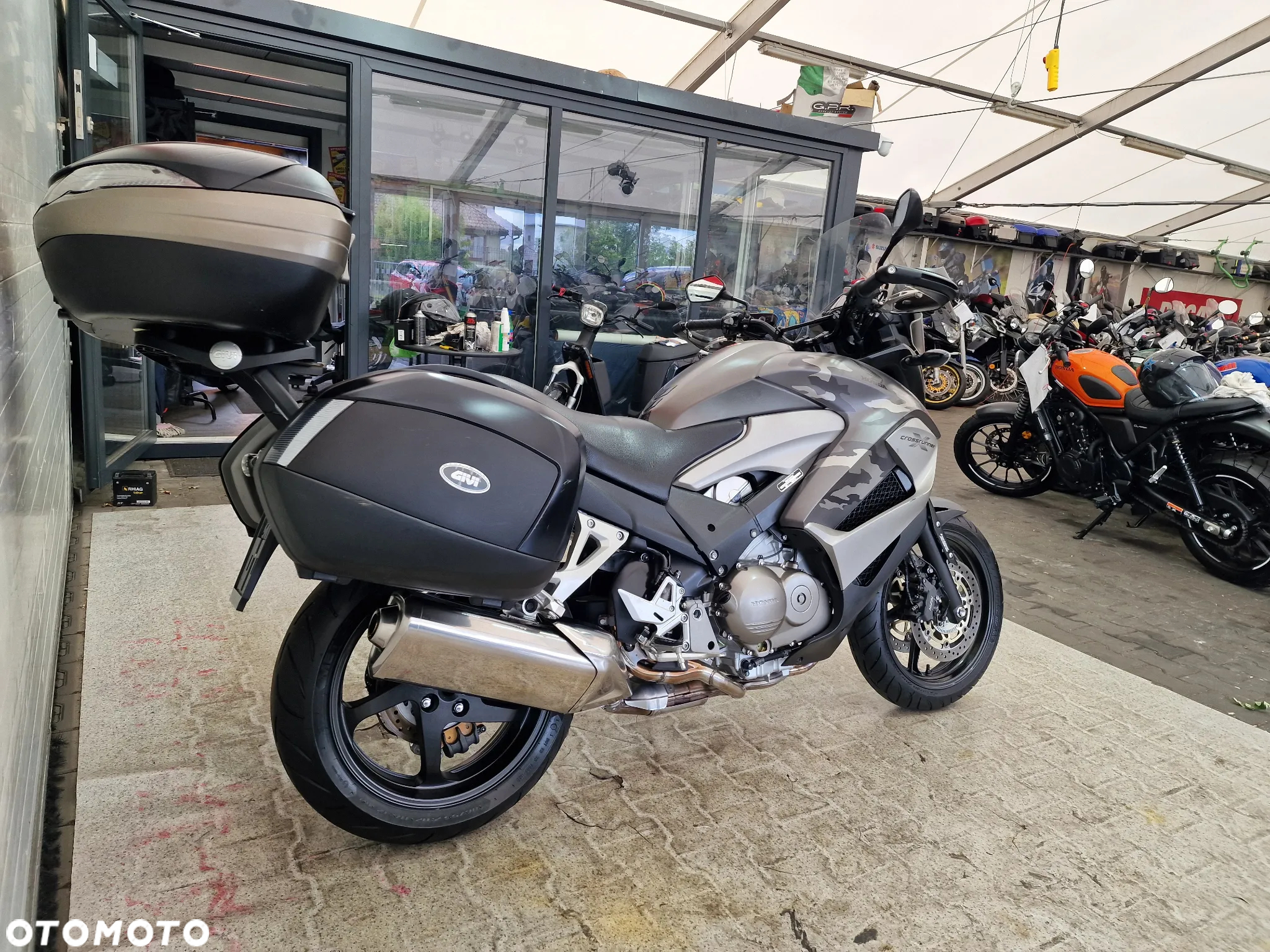 Honda VFR - 18