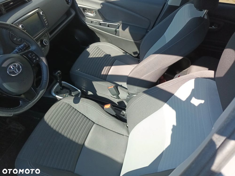 Toyota Yaris Hybrid 100 Active - 27