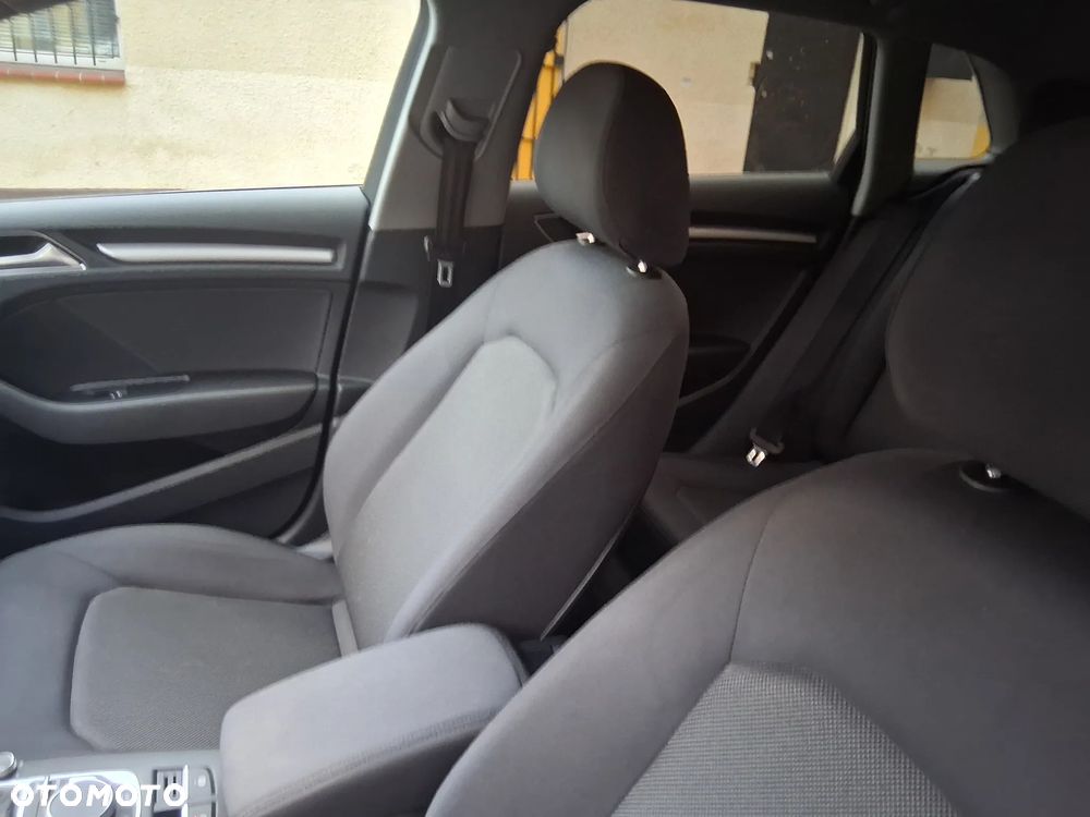 Audi A3 Sportback 35 TFSI S tronic - 4
