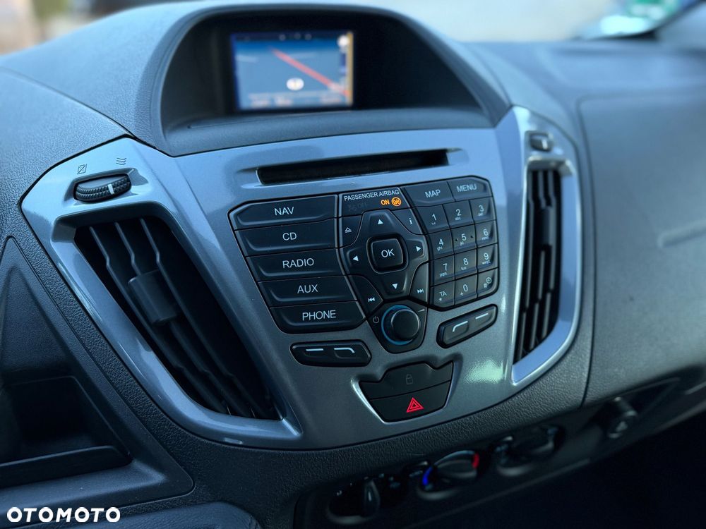 Ford Tourneo Custom - 19