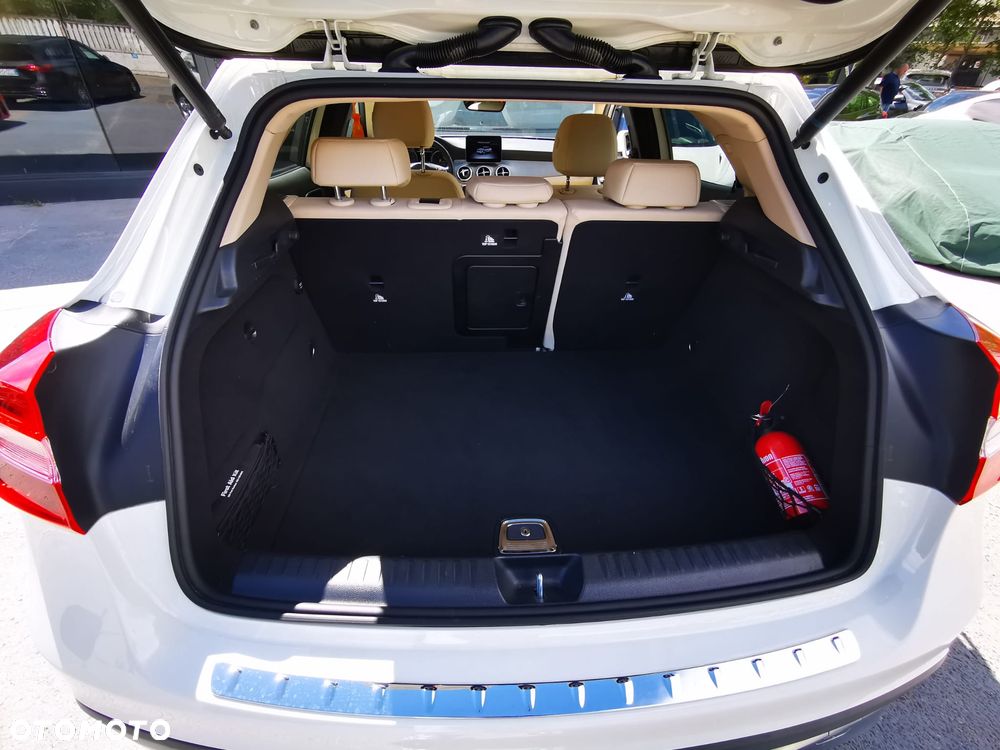 Mercedes-Benz GLA 250 7G-DCT UrbanStyle Edition - 32