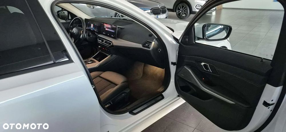 BMW Seria 3 318d Touring - 14
