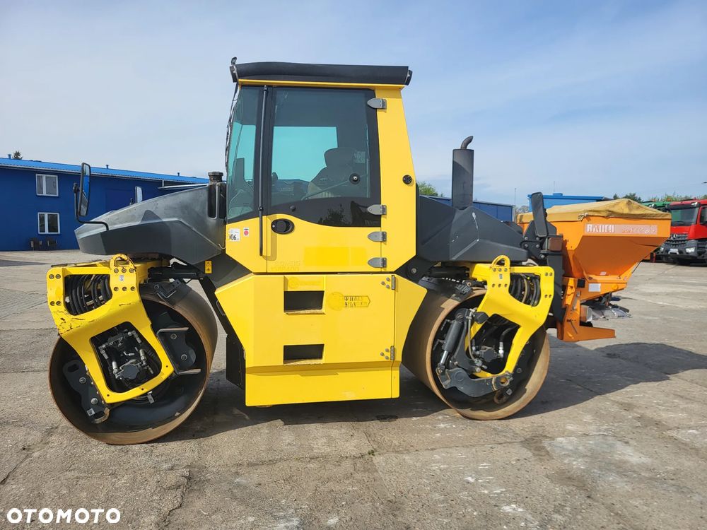 Bomag BW 154 AP 4 AM + rozsypywacz grysu z Niemiec - 1