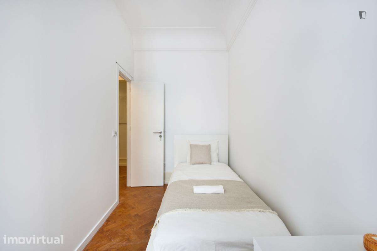Quarto - localizado em Marquês de Pombal Lisbon - Grande imagem: 4/23