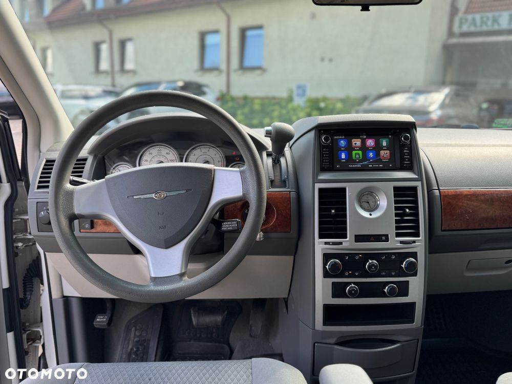 Chrysler Town & Country 3.3 LX - 10