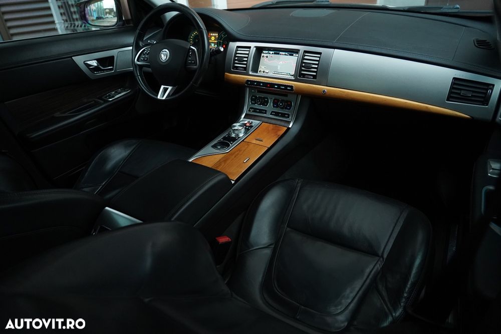 Jaguar XF 2.2D Luxury - 13