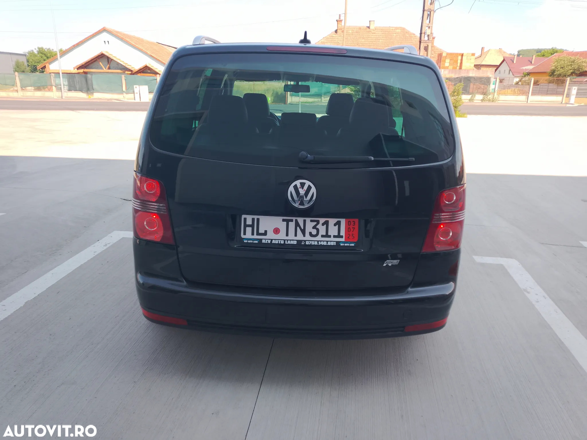Volkswagen Touran 2.0 TDI DPF R-Line Edition - 4