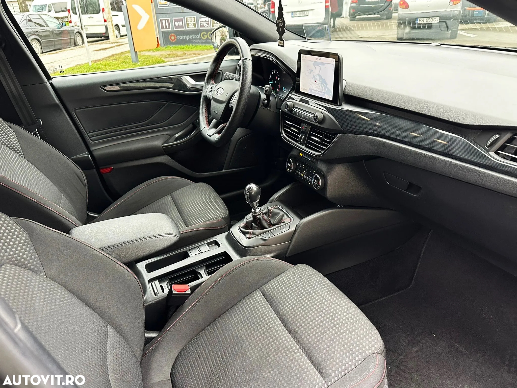 Ford Focus Turnier 1.0 EcoBoost Start-Stopp-System ST-LINE - 11