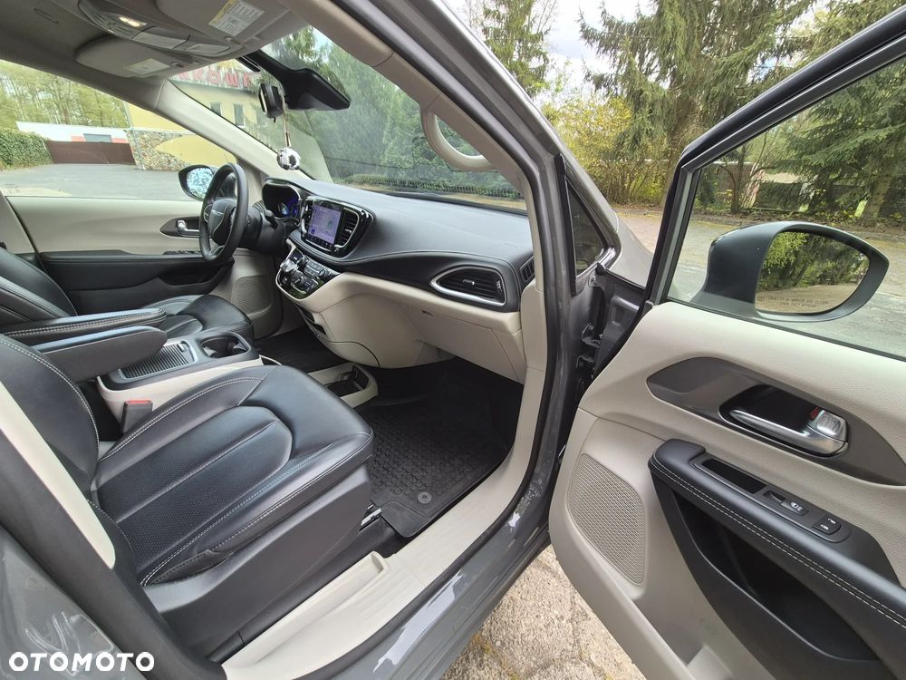 Chrysler Pacifica - 19