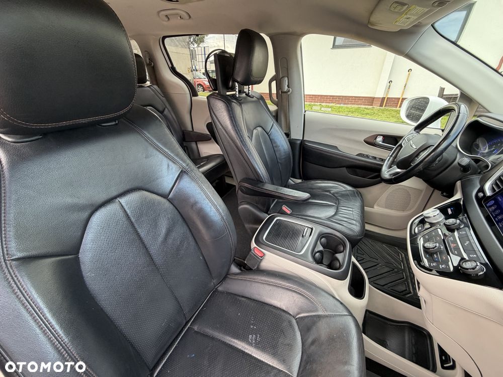 Chrysler Pacifica - 5