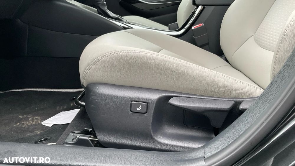 Toyota Corolla Sedan 1.8 HSD Exclusive - 19