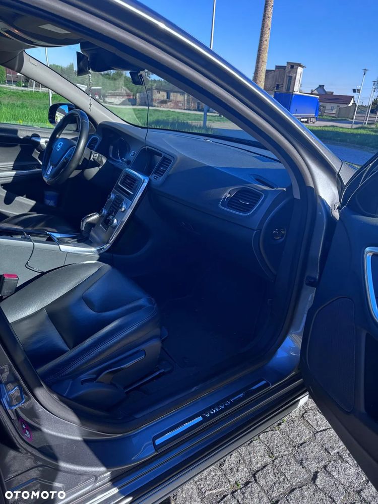 Volvo V60 Cross Country D3 Drive-E Summum - 22