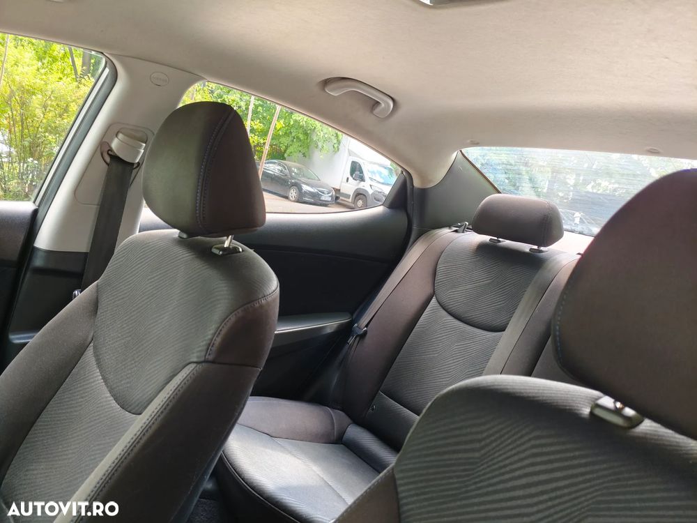 Hyundai Elantra 1.6 MPi Highway - 20