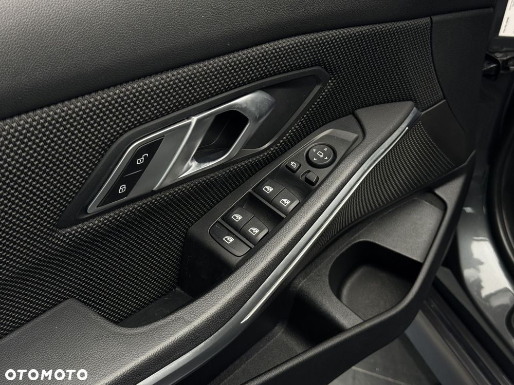 BMW Seria 3 318i - 22