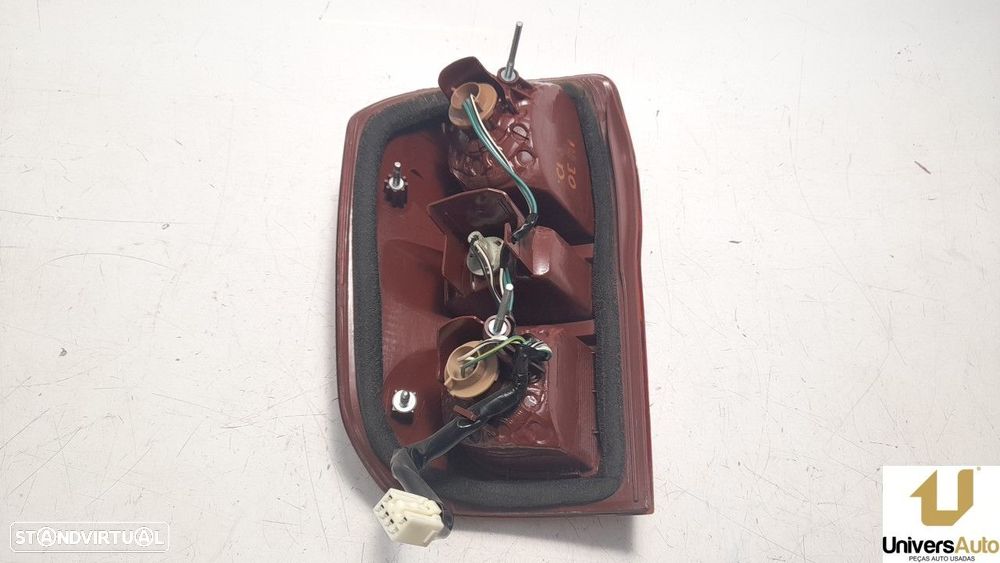 FAROLIM TRASEIRO DIREITO TOYOTA RAV 4 II 2003 -8155142040 - 1