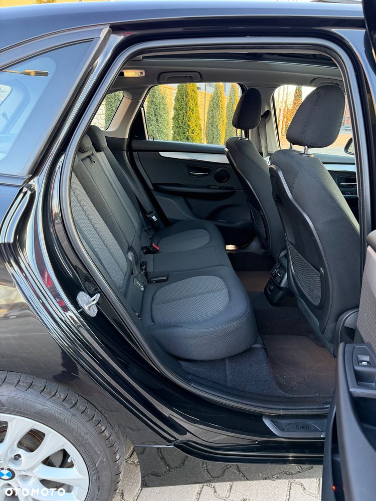 BMW Seria 2 218d - 33