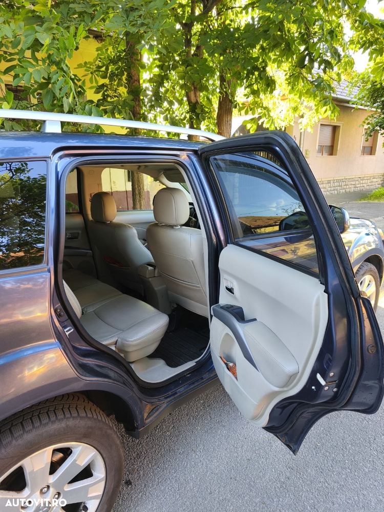 Mitsubishi Outlander 2.2 DI-D NAVI Instyle - 9