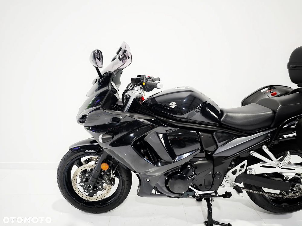 Suzuki GSX - 13