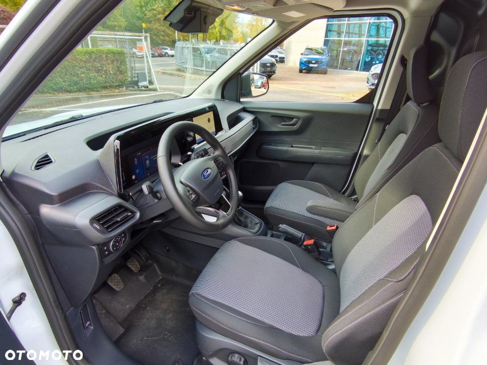 Ford Transit Courier - 19