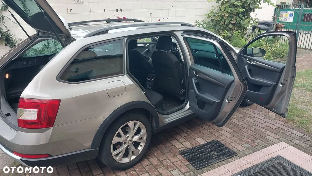 Skoda Octavia Scout 2.0 TDI 4x4 DSG - 8