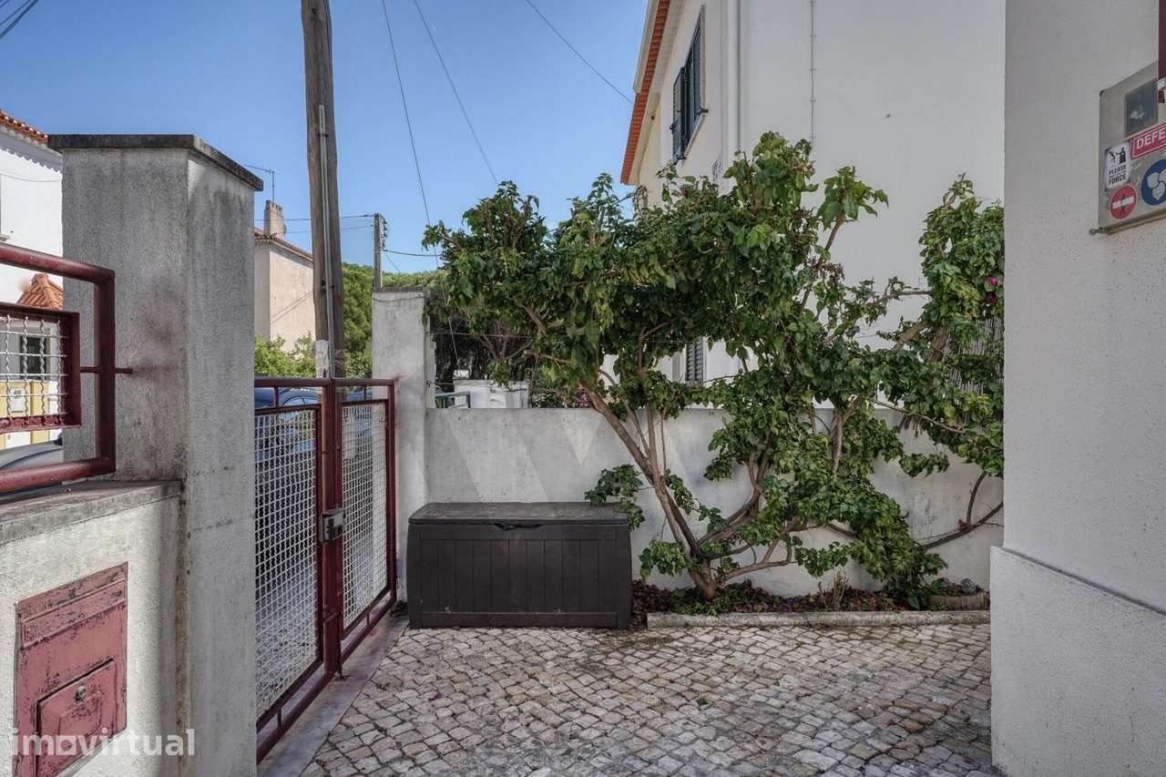 Fantástica Moradia V2+1 em Caselas | Lisboa - Grande imagem: 3/41