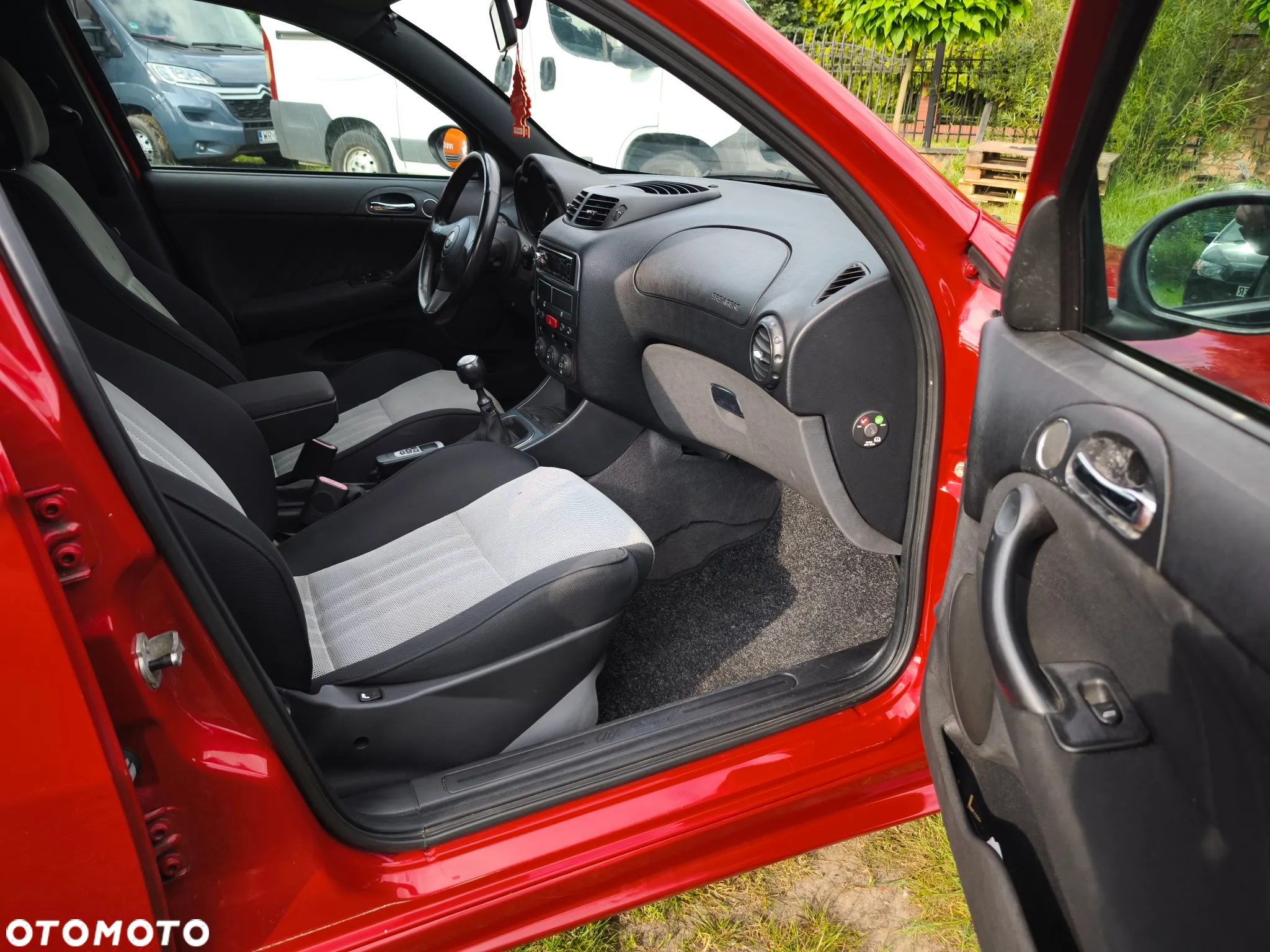 Alfa Romeo 147 1.9 JTD 16V Black Line - 15