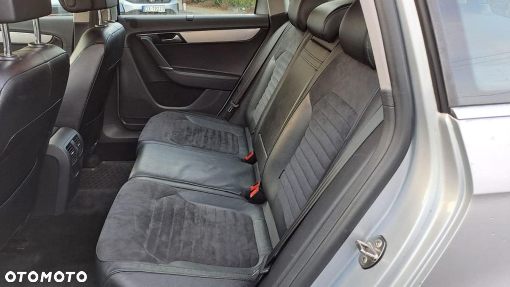 Volkswagen Passat - 12