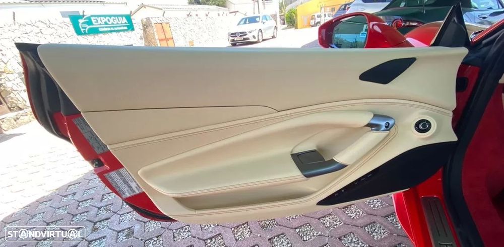 Ferrari F8 Tributo Standard - 32