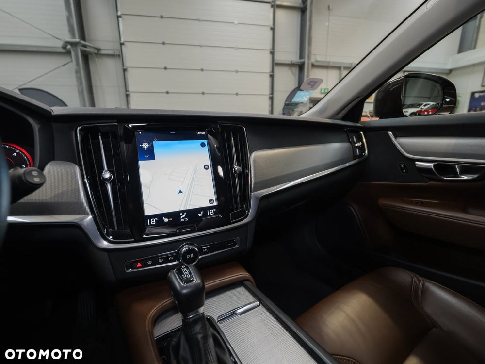 Volvo V90 Cross Country D4 AWD Pro - 25