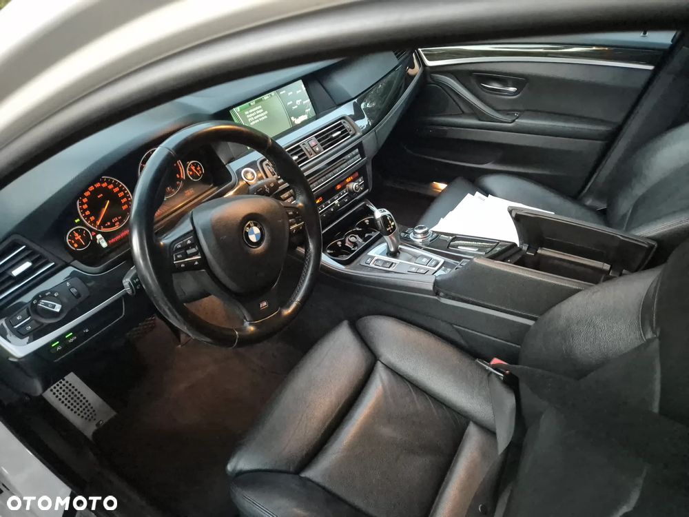 BMW Seria 5 525d xDrive - 26