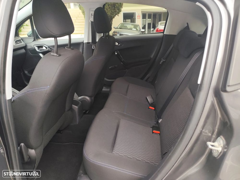 Peugeot 208 1.2 PureTech Style - 8