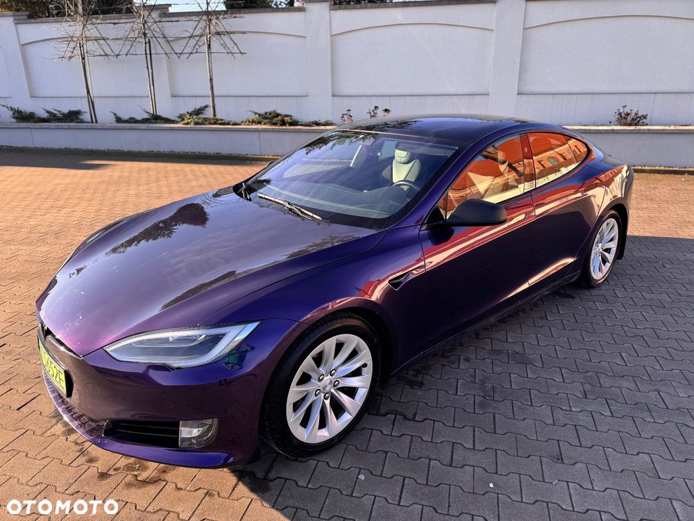 Tesla Model S - 4