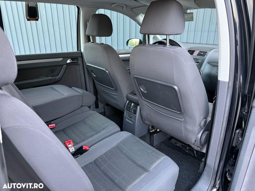 Volkswagen Touran - 10