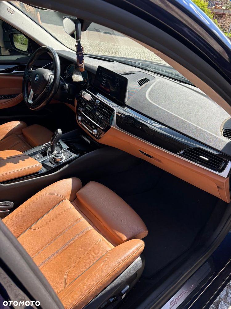 BMW Seria 5 520d Sport Line - 11