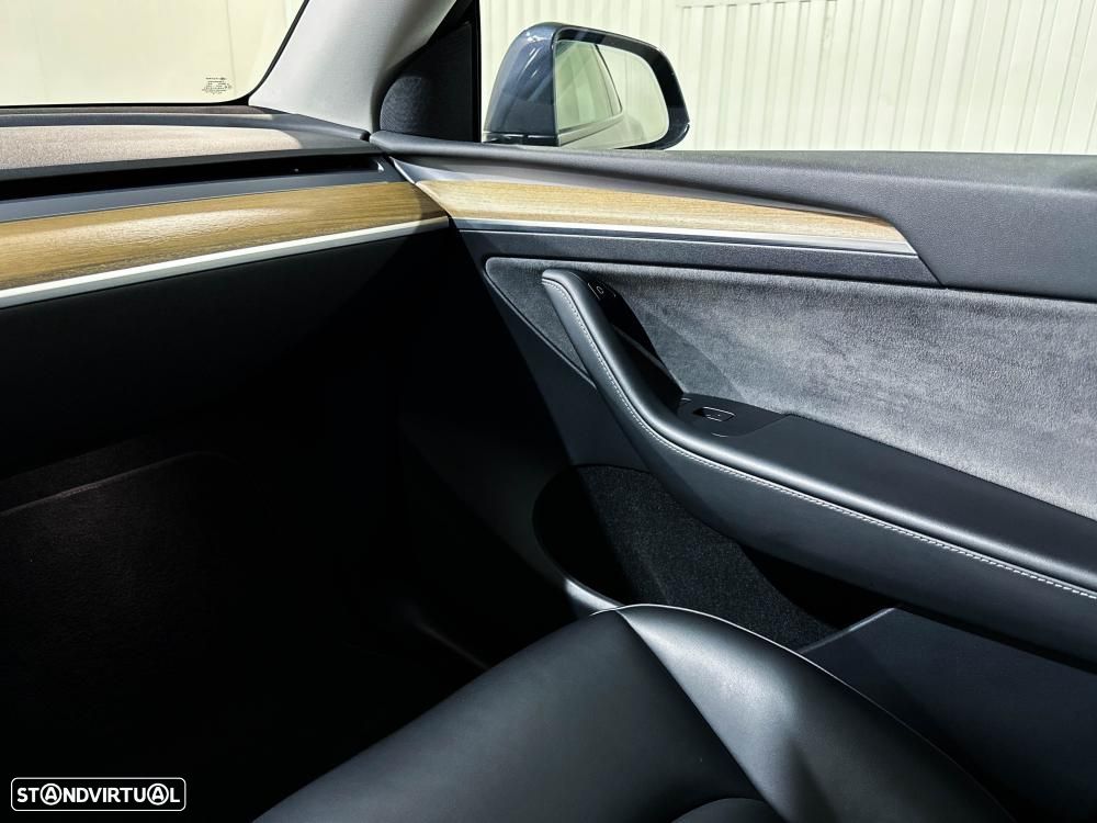 Tesla Model Y - 25
