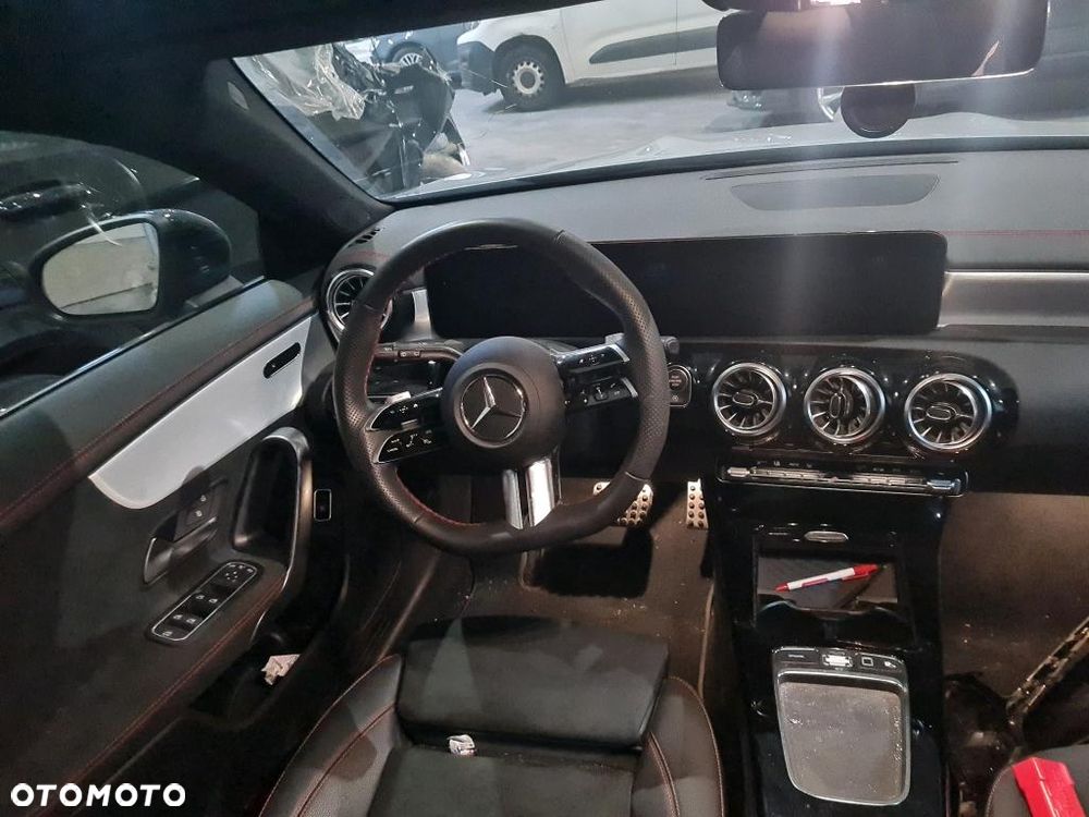 Mercedes-Benz CLA 180 AMG Line 7G-DCT - 15