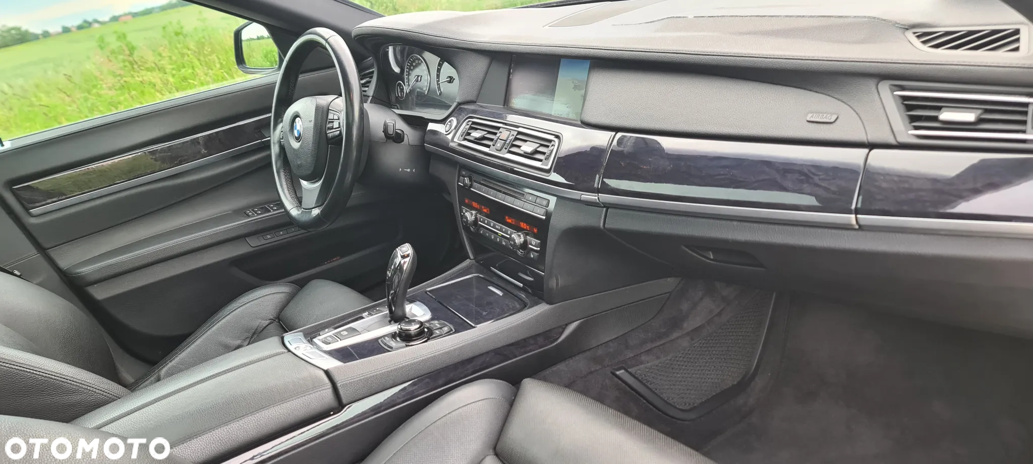 BMW Seria 7 750i L - 32