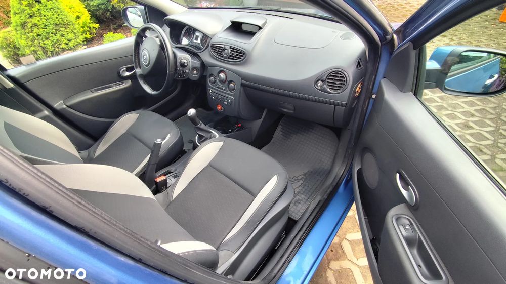 Renault Clio 1.2 16V Alize - 19