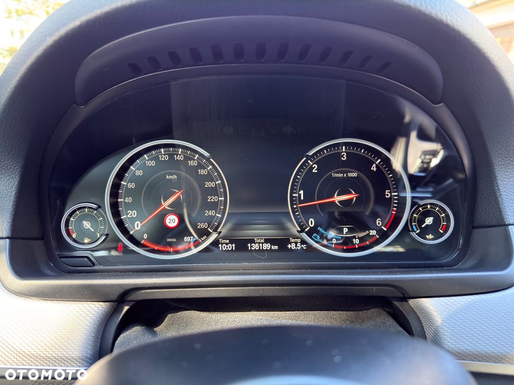 BMW Seria 5 530d xDrive - 13